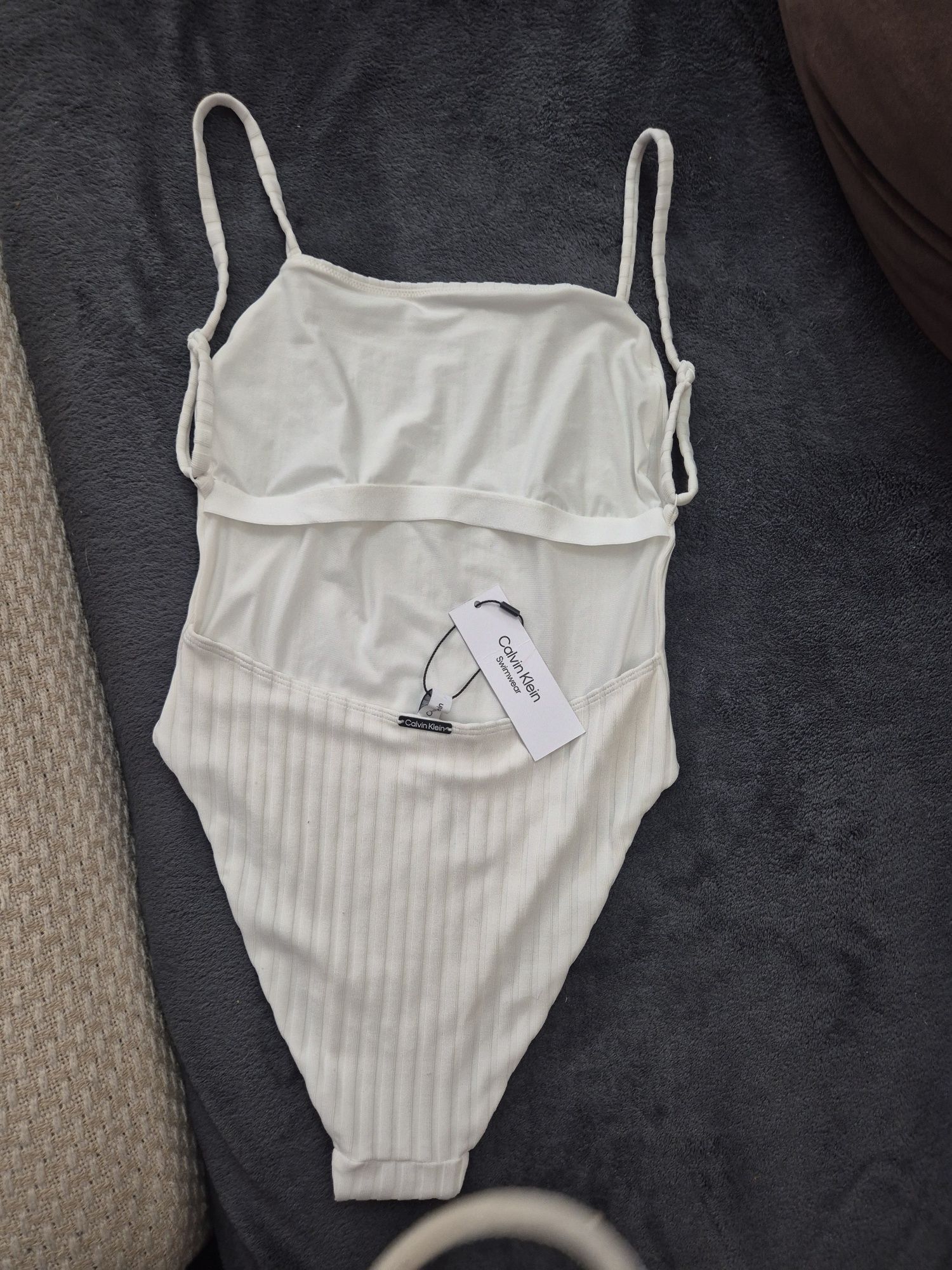 Здравейте!чисто нов бански на марката calvin klein xd
Продавам този ба