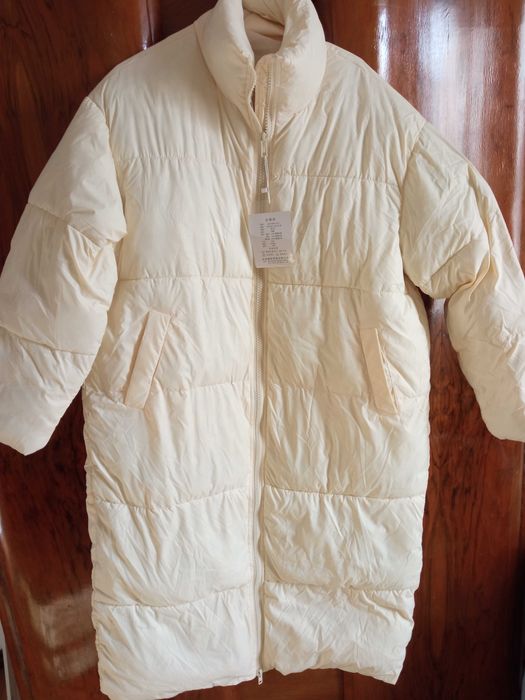 Светлый пуховик длинный женский