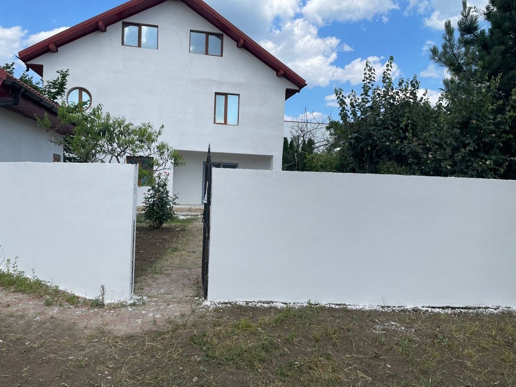 Vând casa Vânători