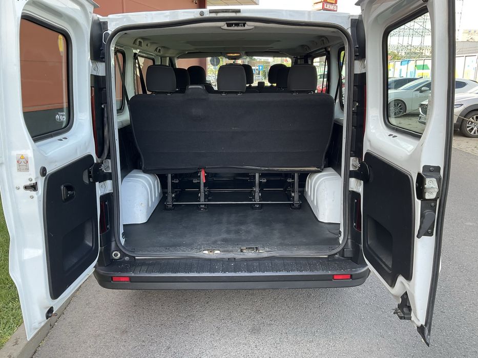 Renault Trafic 8+1 lung TVA inclus si deductibil