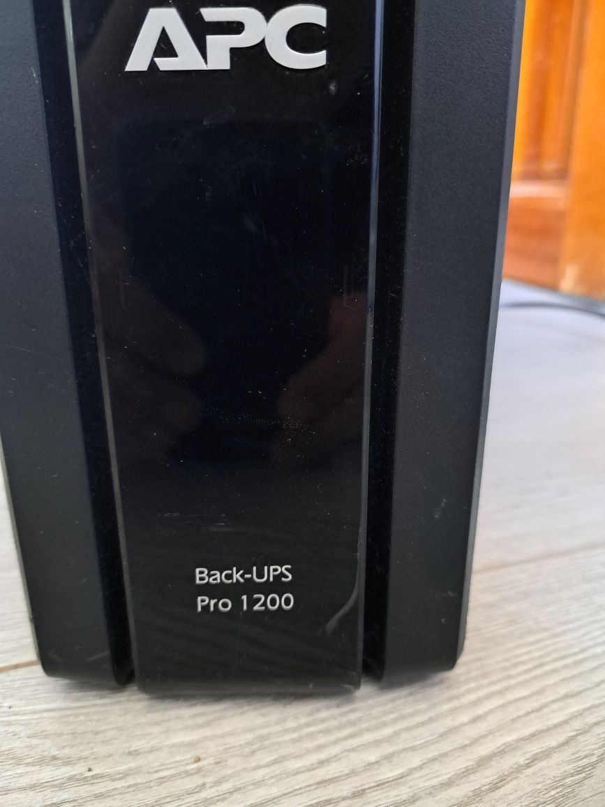 ИБП APC  Back-UPS Pro 1200