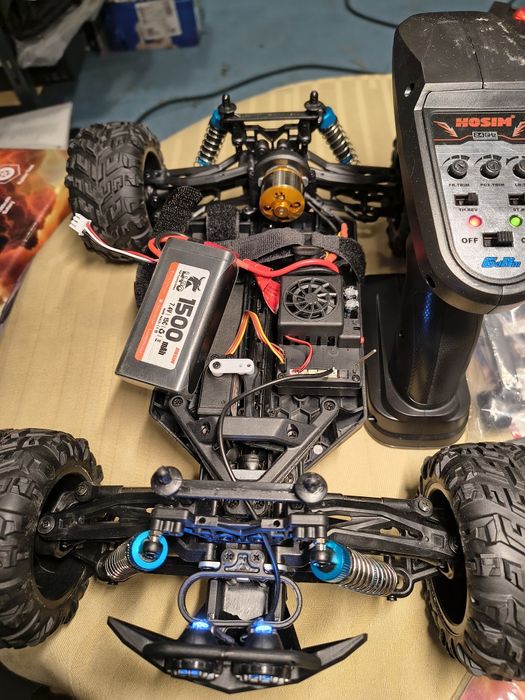 Hosim 1:10 Безчеткова дистанционно управляема кола, бърза 62+ км/ч RC