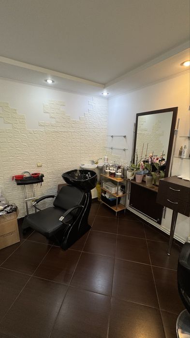 Inchiriez spatiu pentru coafor