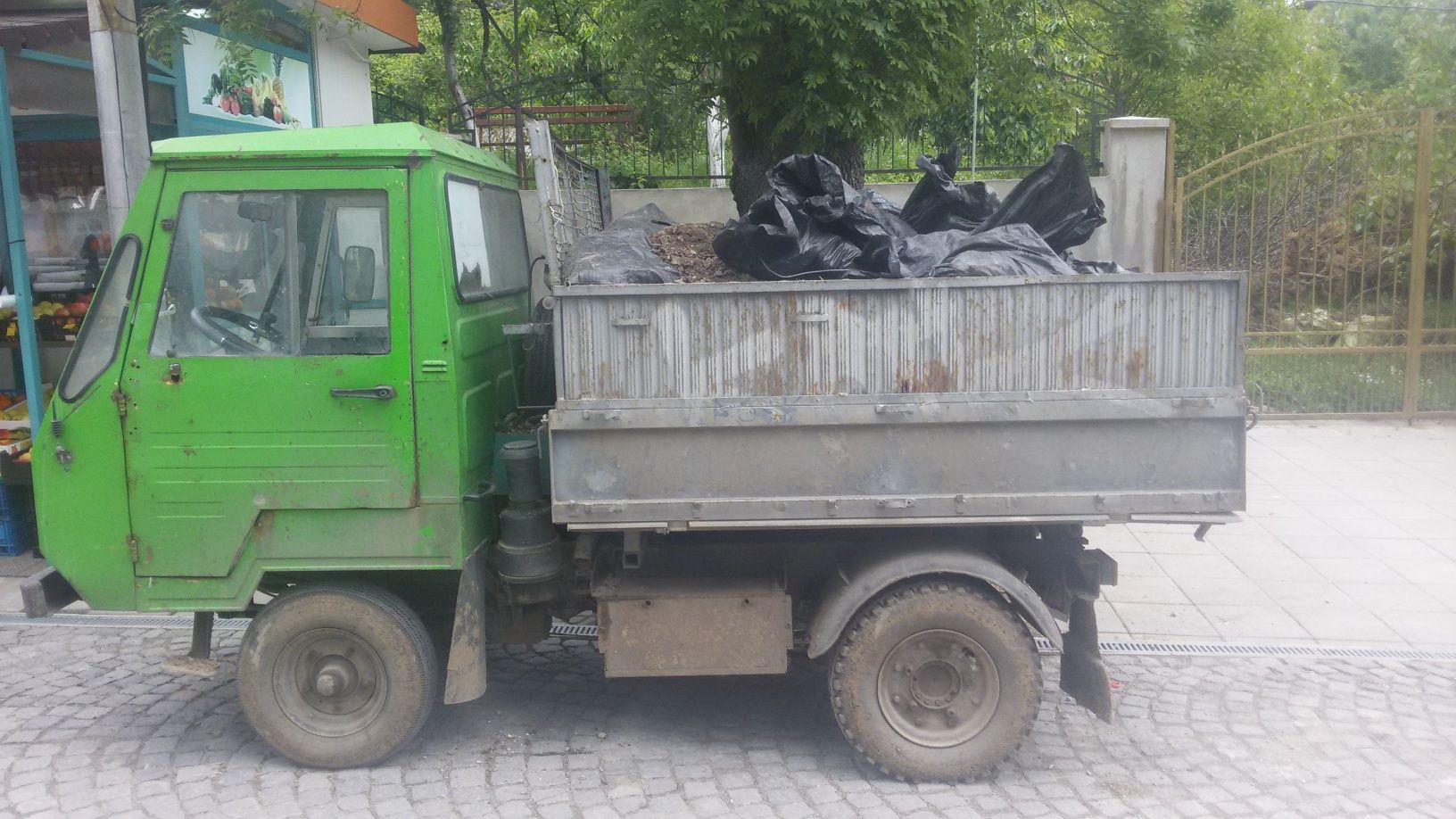 Почистване на Мазета,Тавани,Дворове в София и област.