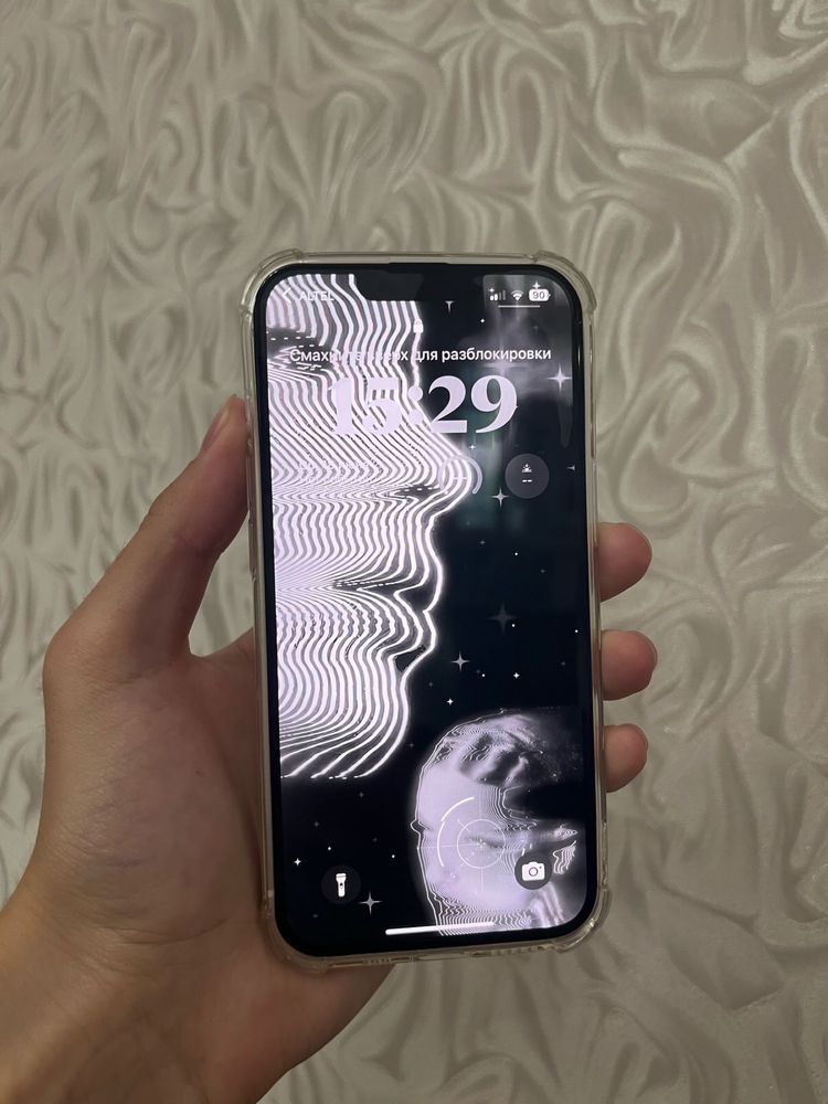 Продам Iphone 13