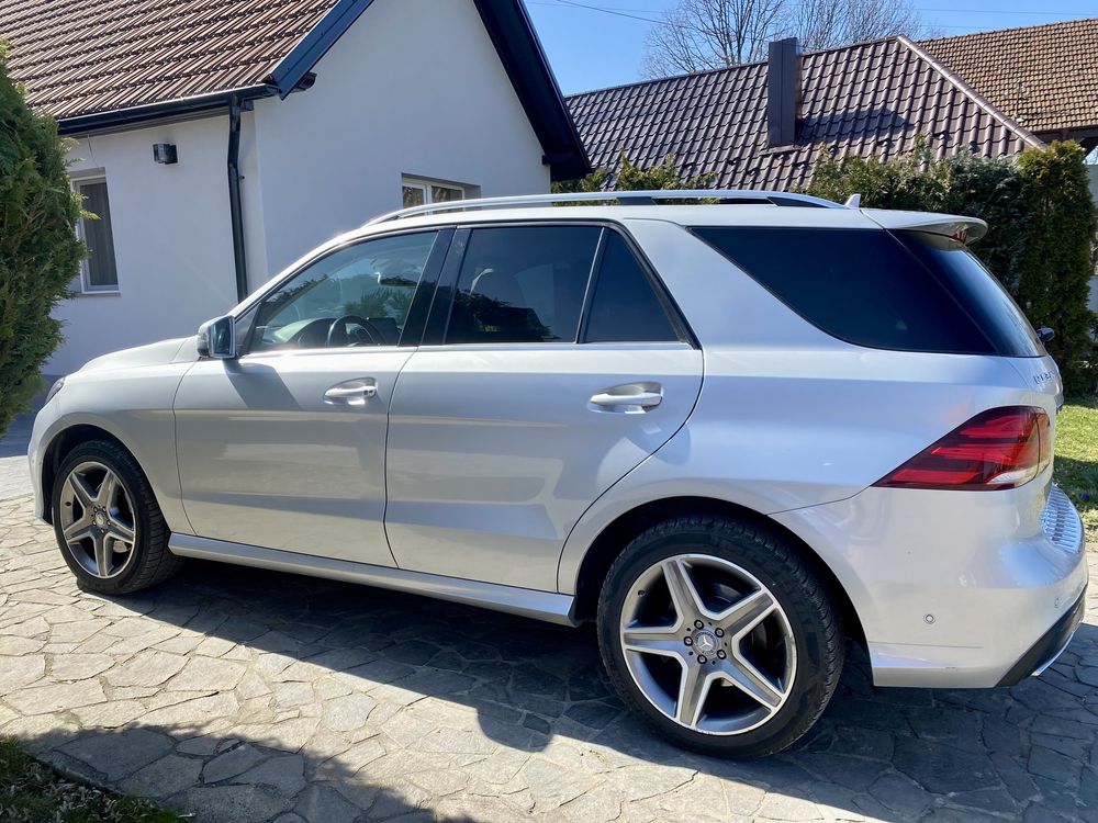 Vând Mercedes-Benz GLE 350 d 4MATIC