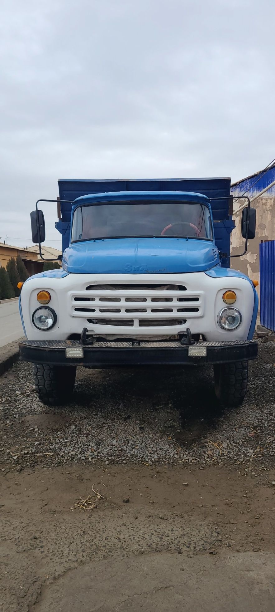 Zil 130.               .