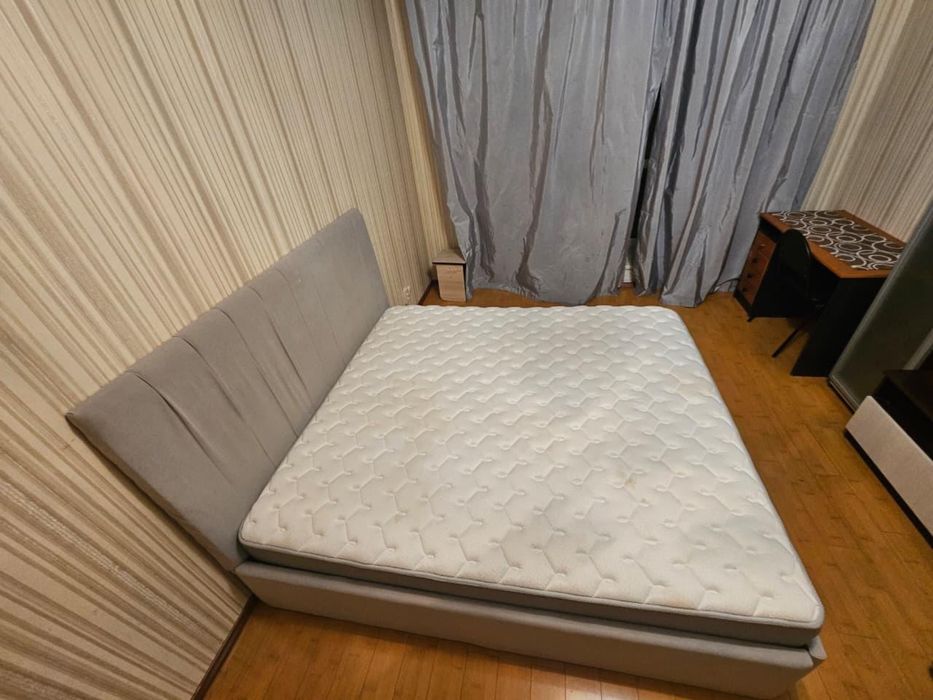 Продам кровать с матрасом