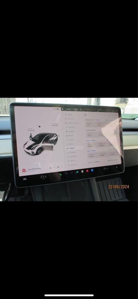 Tesla y   Masina personala