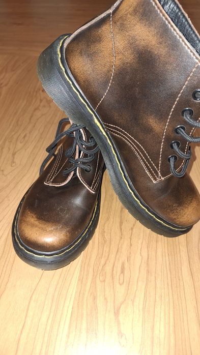 Продам женские кожаные демисезонные ботинки 36 размера