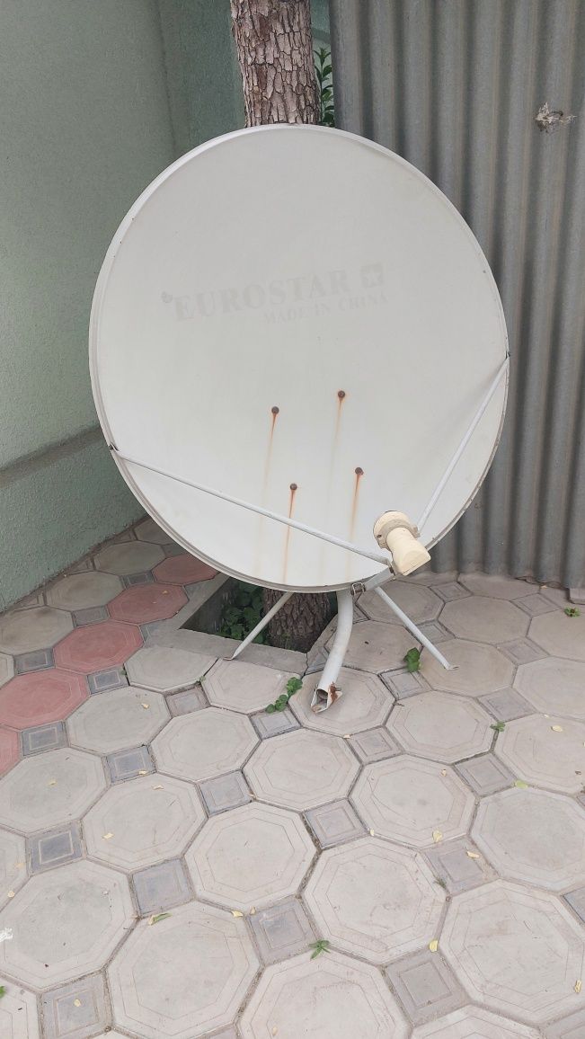 Sputnik antenna parabalicheskiy