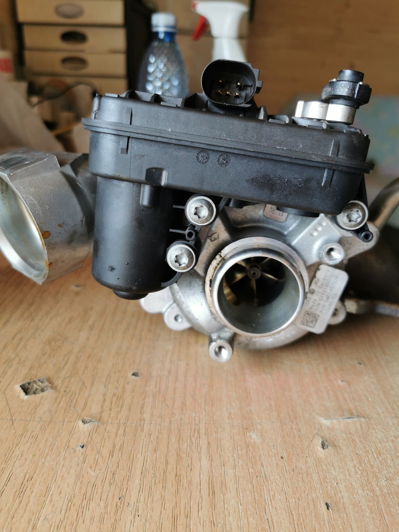 Vând turbosuflanta vw pasat b8 1.4 tfsi cod 04E145722K