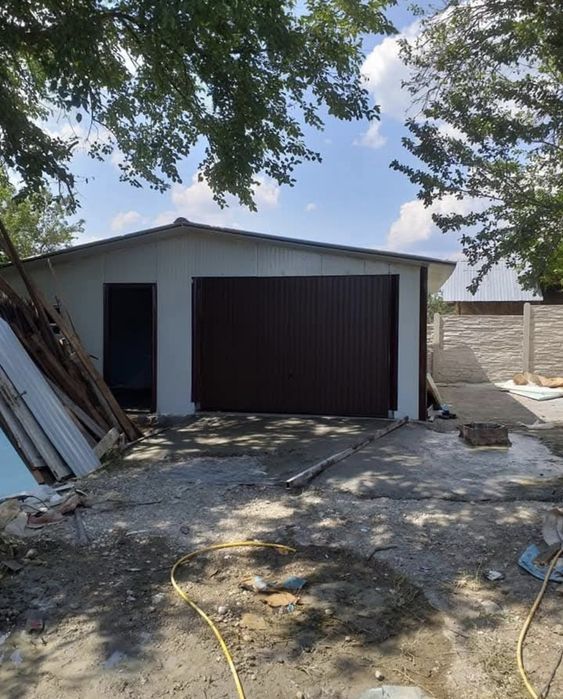 Construiesc case modulare și garaj