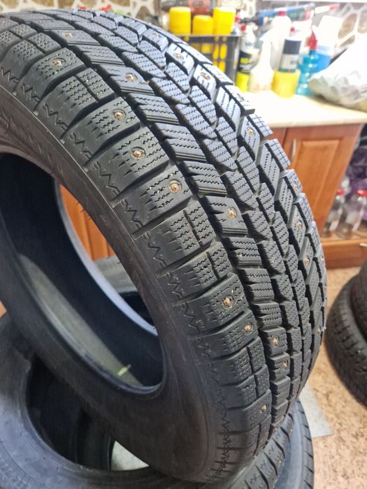 Комплект шин зима , шипы  235/65R17