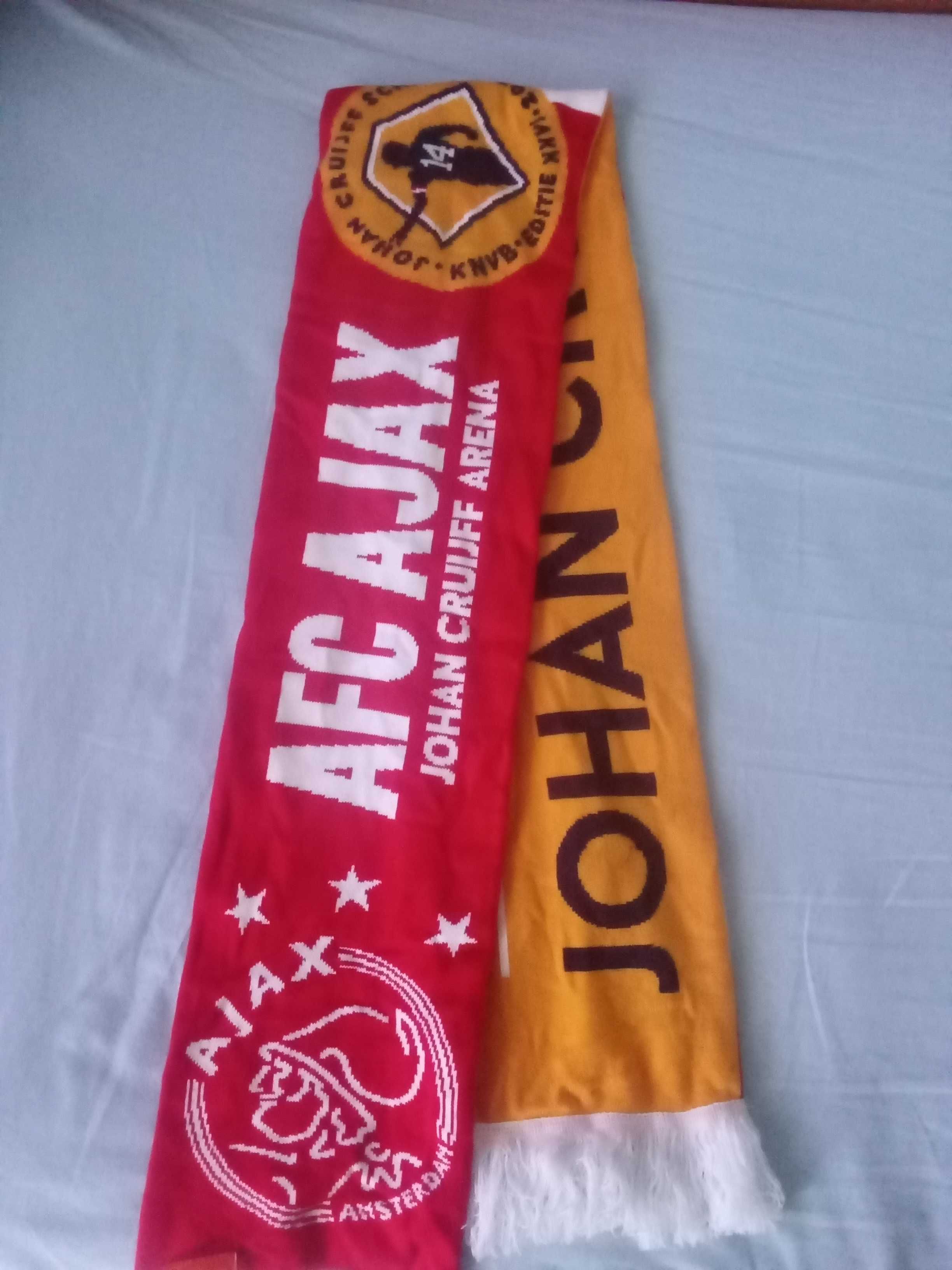 Футболни шалове на Ajax и Feyenord