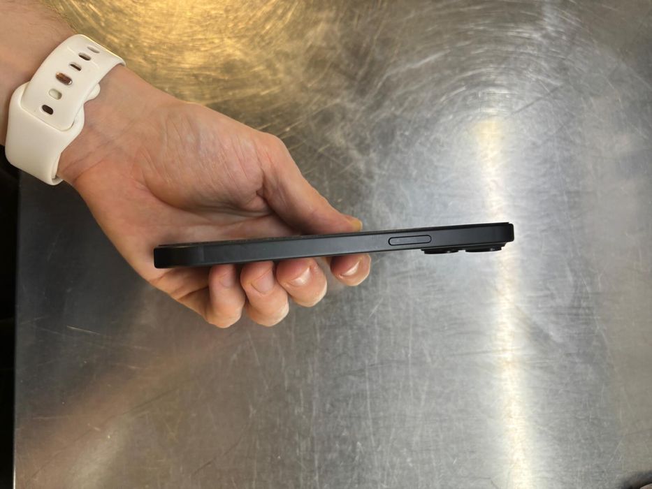 Iphone 15  128 GB baterie 87%