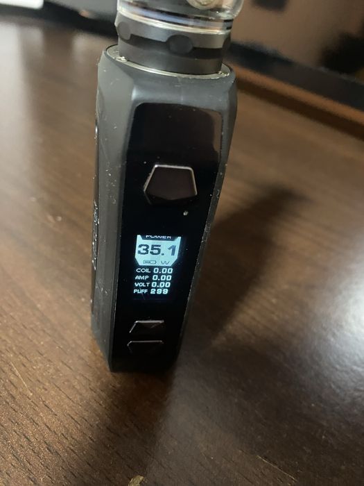 Țigară electronică GeekVape Aegis + atomizor Zeus – stare excelentă