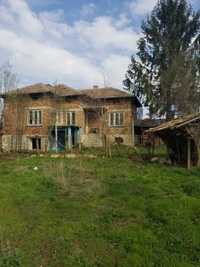 Къща с голям двор в Гешаново