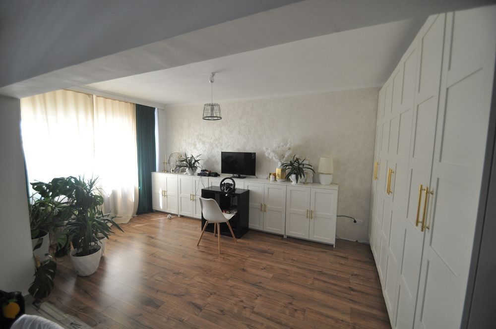 Vand apartament cu 3 camere in centrul orasului Ramnicu Valcea, etaj 4