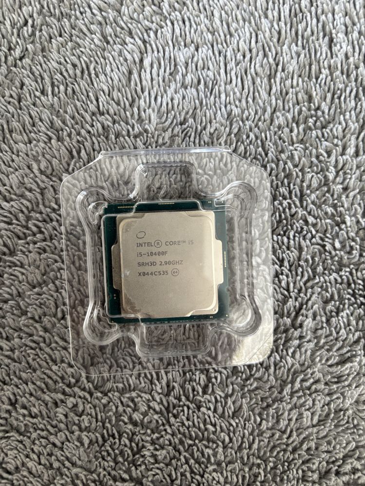Продавам процесор İntel core i5-10400f