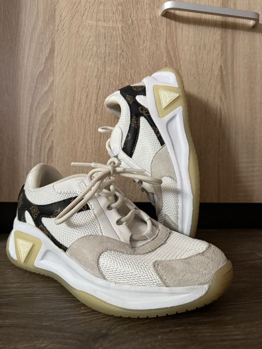 Нови маратонки Guess