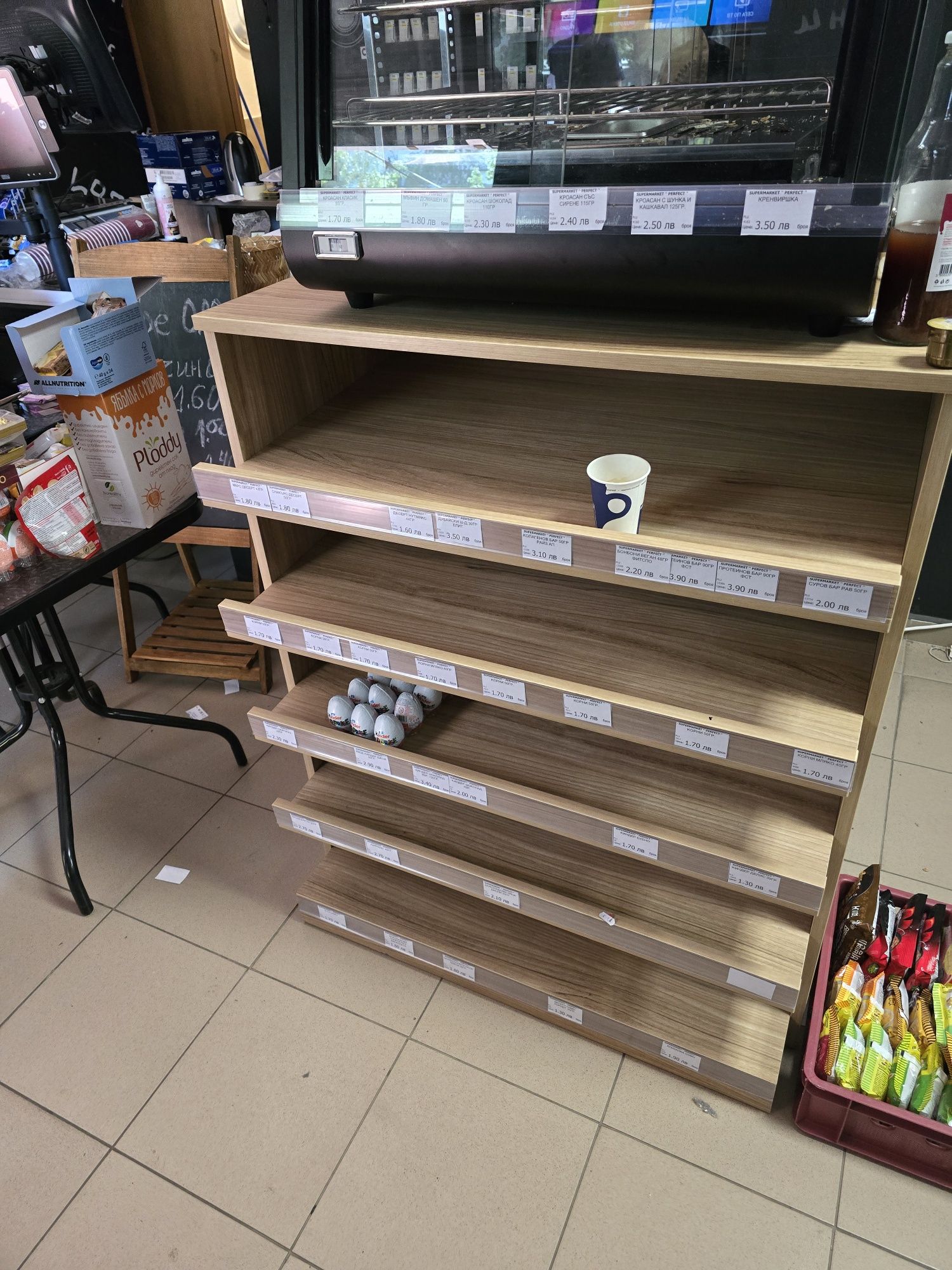 Продавам стелажи  за магазин