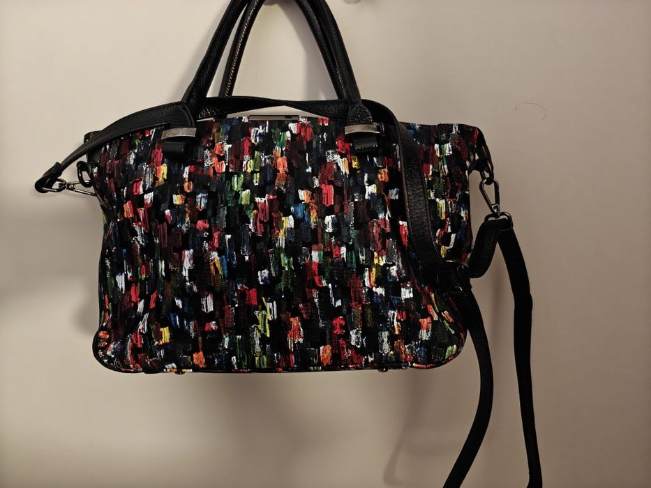 Дамска чанта от естествена кожа с ефектен принт