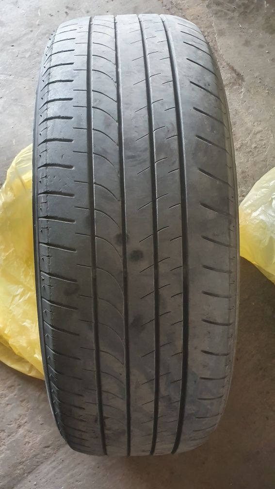 Продам летние шины  Bridgestone 235/55/R20