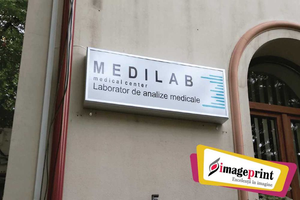 Banere casete sticker folie solara autocolante sablare colantari steag