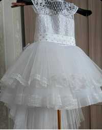 Белое бальное платье