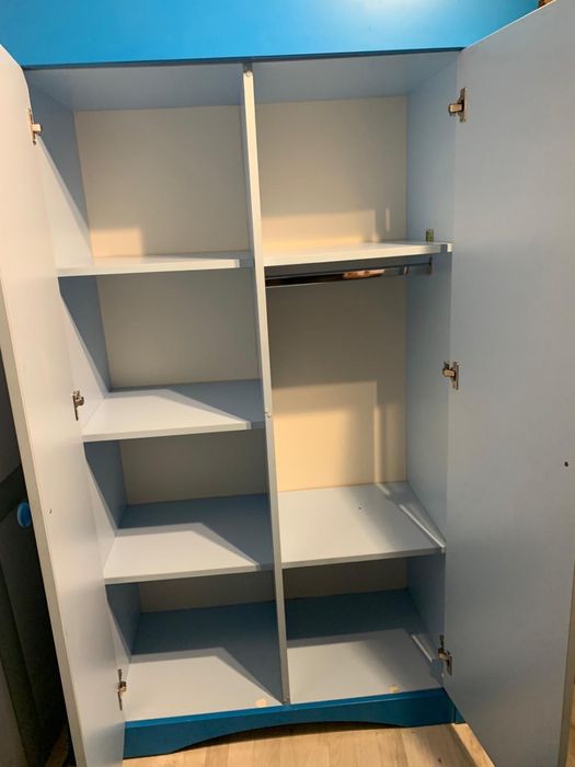 Dulap Albastru  aproape nou