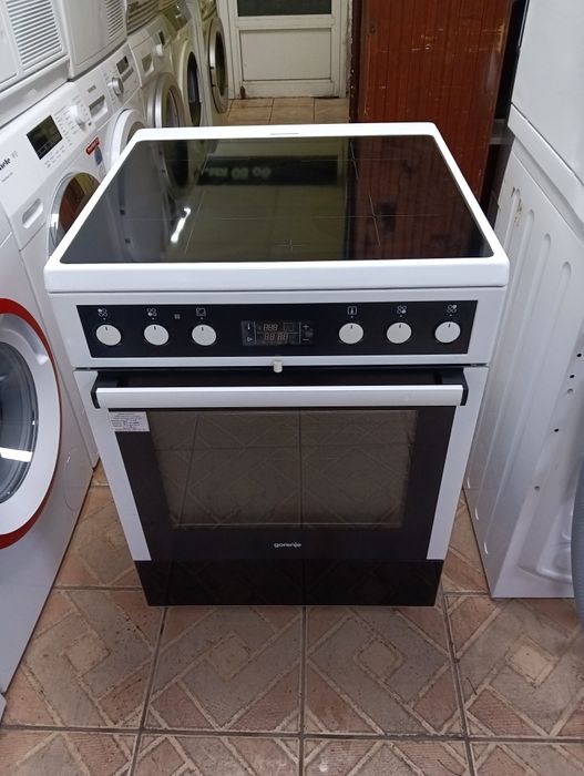 Свободно стояща печка с керамичен плот Gorenje с 2 години Гаранция