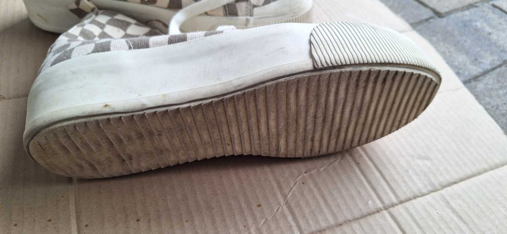 incaltaminte sport fete 39-40 second hand Vans Merrell Pull&Bear