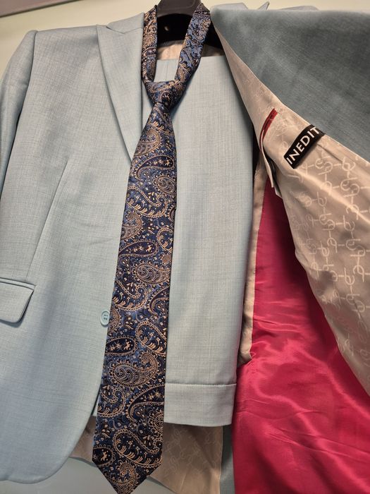 Vand costum de ocazie