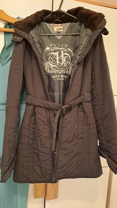 Geaca dama  groasa Tommy Hilfiger masura S-M 120 lei