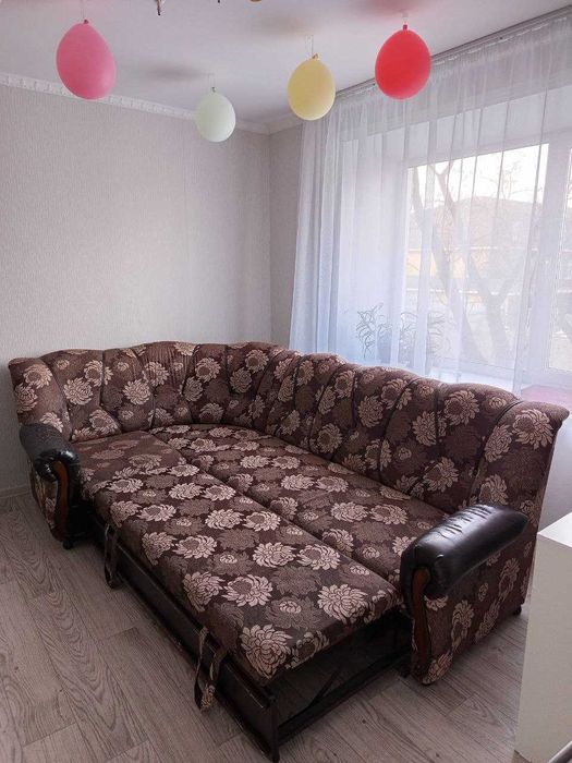 Диван угловой, раздвижной.