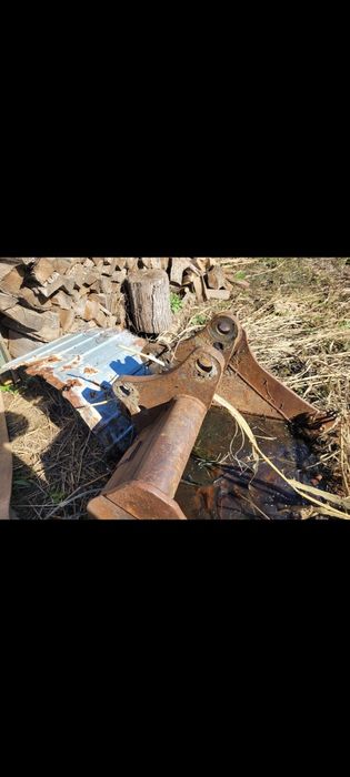 Vând cupa de 80cm komatsu wb93r2