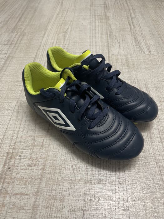 Детски бутонки umbro classico XI FG jnr