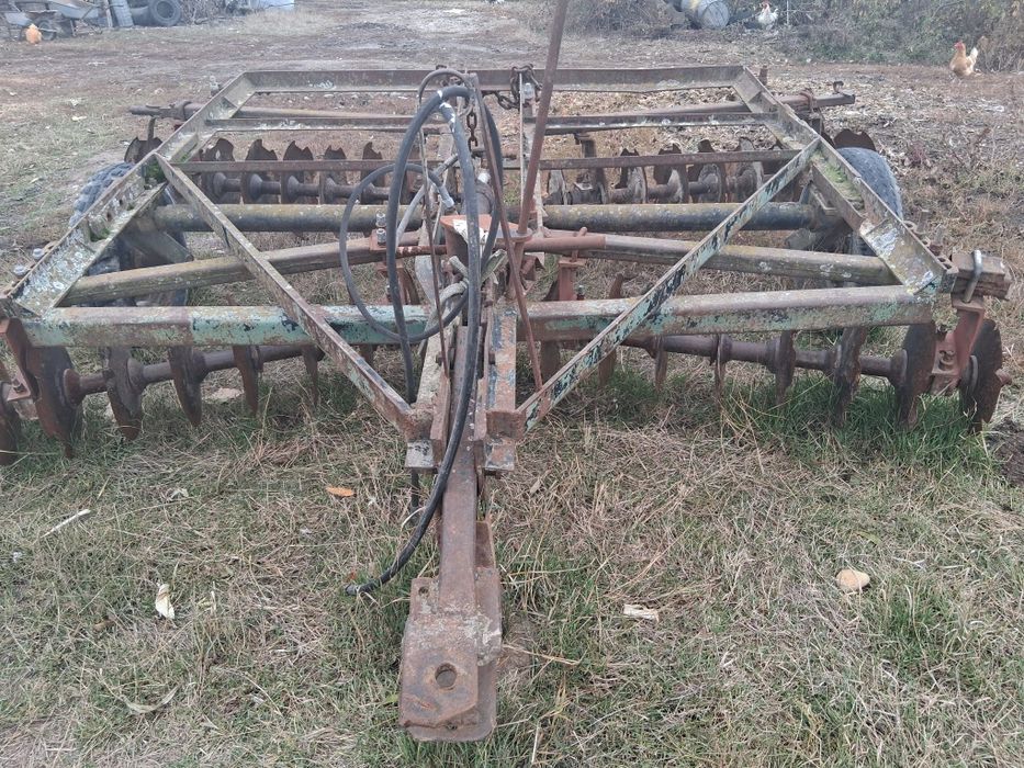 Vând sau schimb vaci și utilaje cu viței mici!