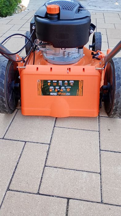 Mașină de tuns gazonul cu = Certificat de Garanție =