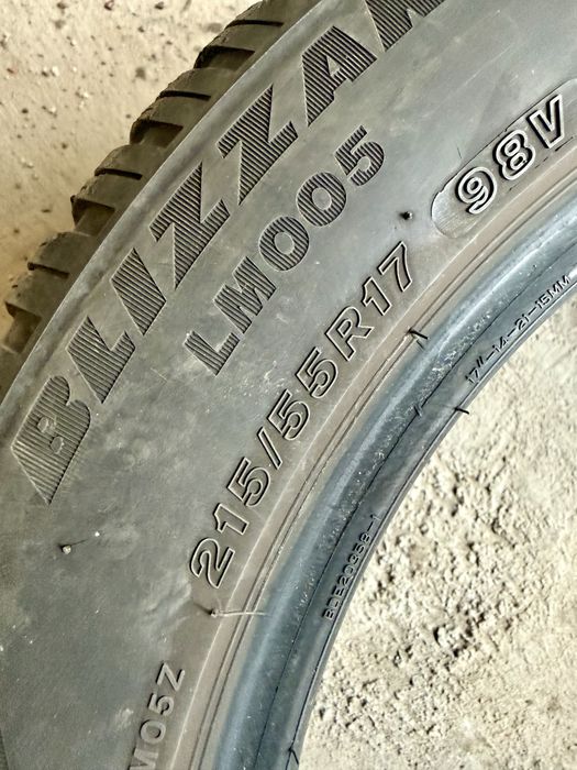 4 бр. зимни гуми Bridgestone Blizzak LM005 215/55 R17
