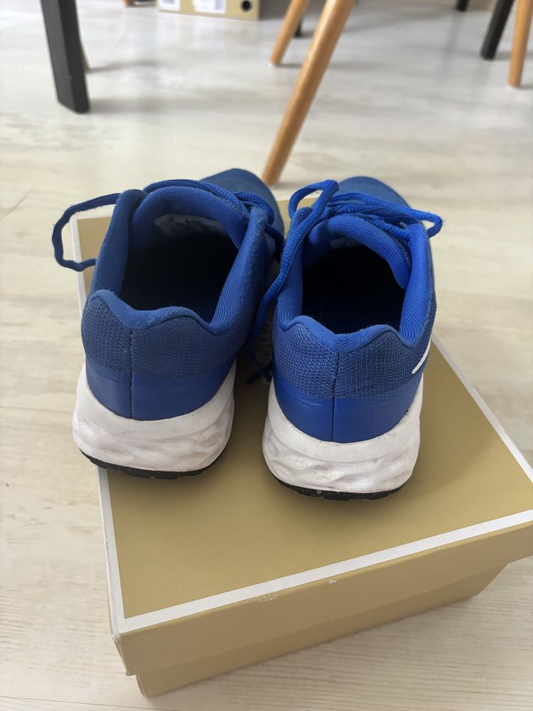 Nike маратонки 36 номер