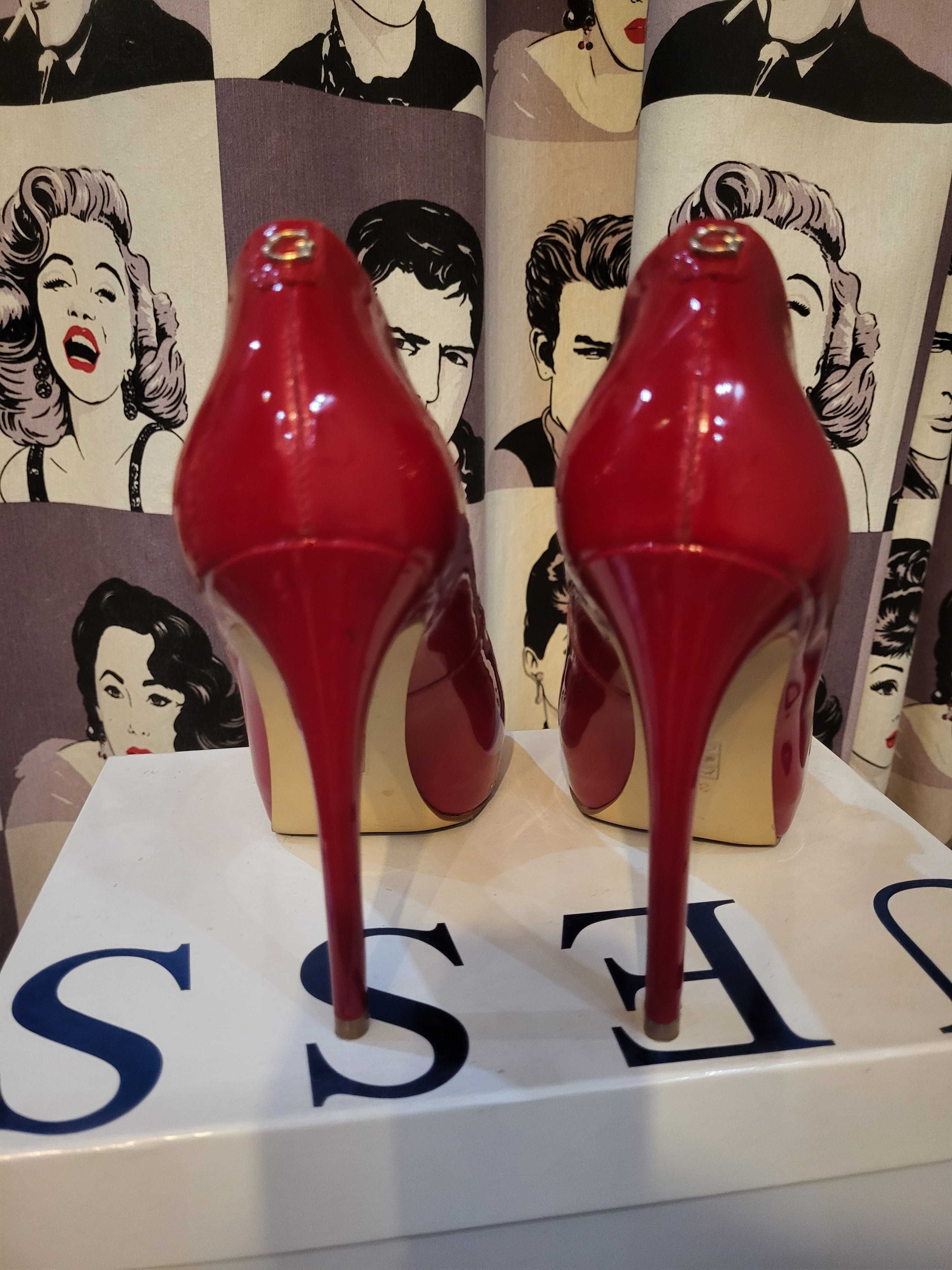 Червени лачени обувки Guess номер 38