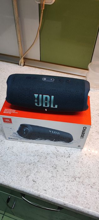 Vând boxa JBL charge 5