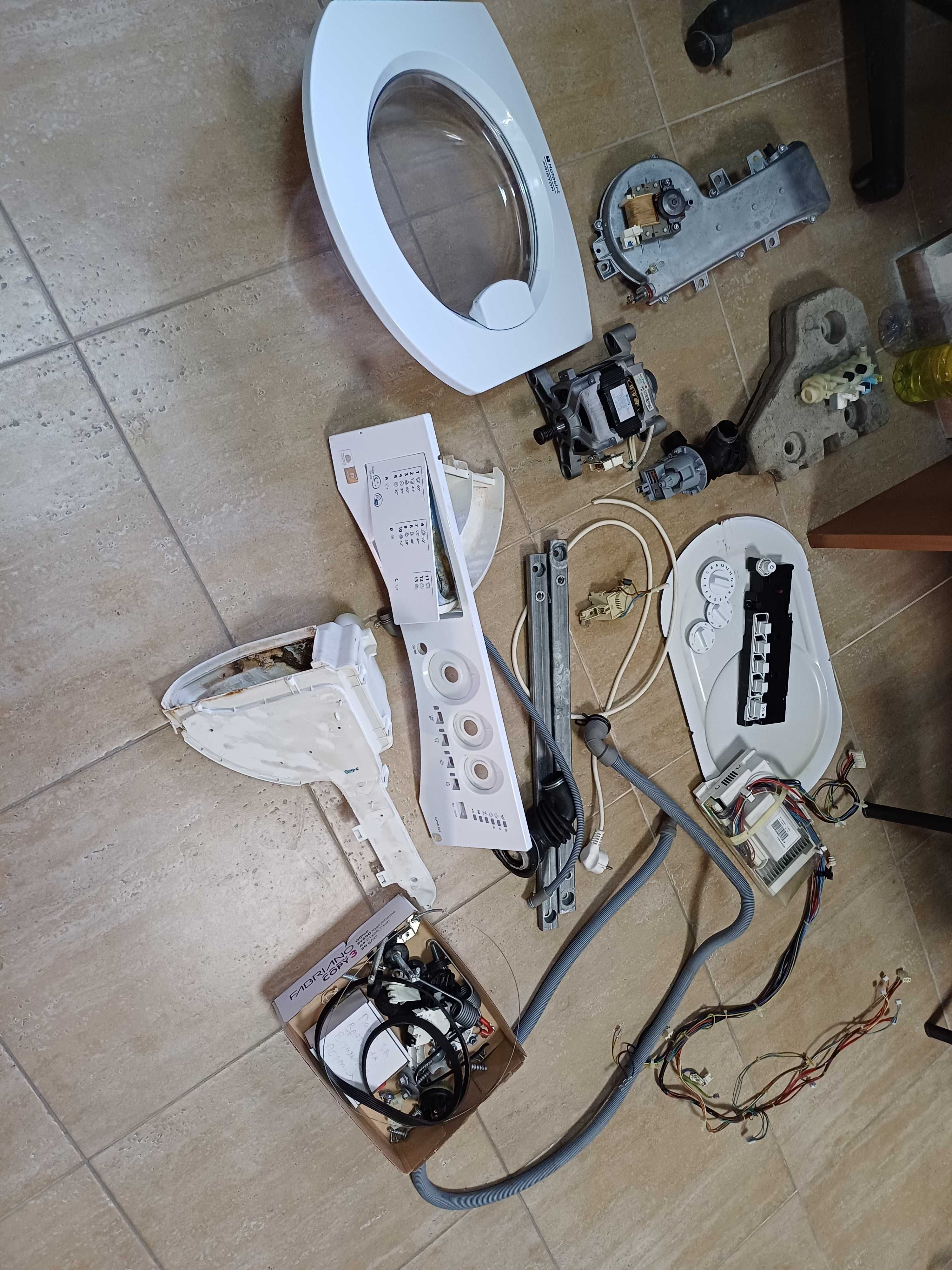 Пералня със сушилня за вграждане Hotpoint Ariston CAWD 129 на части