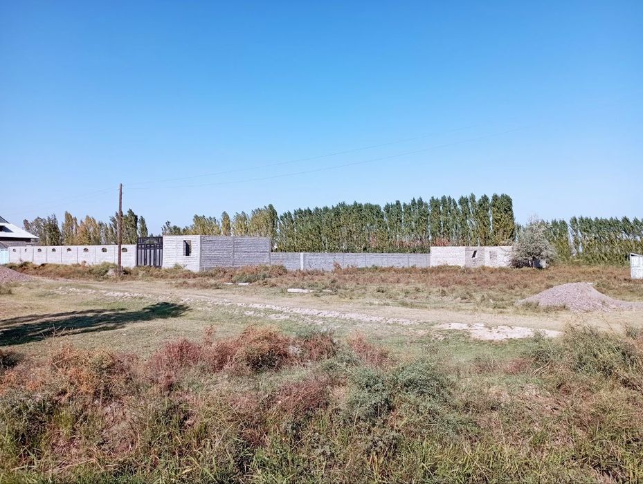 Uchastka sotiladi
