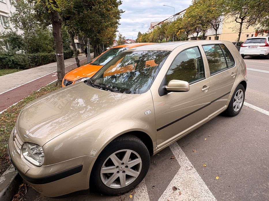 Vând volkswagen Golf din 2001