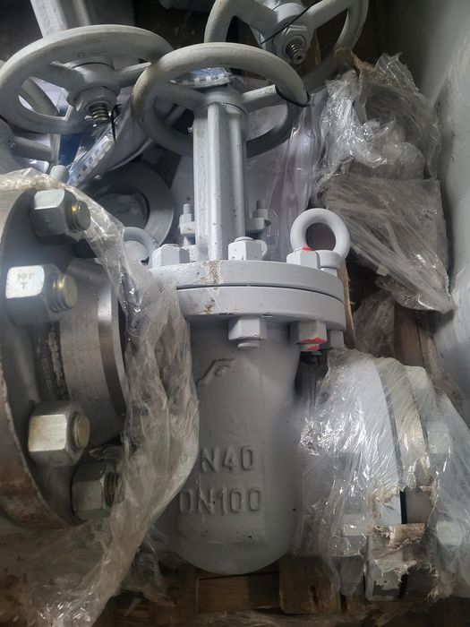 Задвижки, шаркраны, отводы, тройники переходы, трубы востановленные