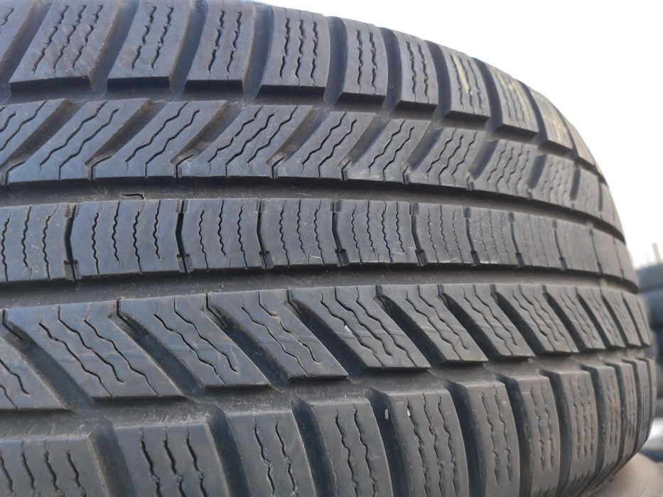 2бр Зимни Гуми 235 60 18 - Continental - DOT 2022