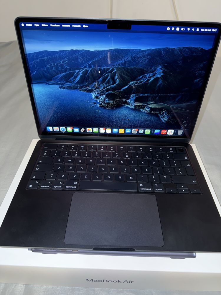 Laptop Apple Maxbook Air 13 + Magic Mouse